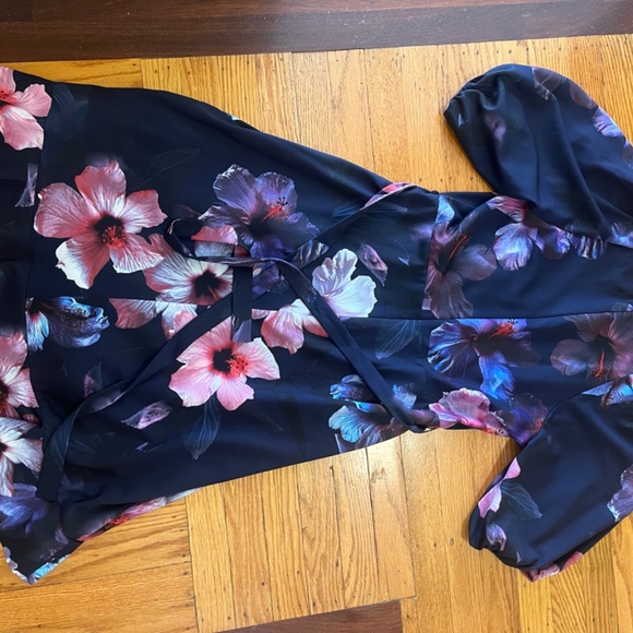 Adrianna Papell purple flowered short sleeve faux wrap dress - Picture 3 of 4